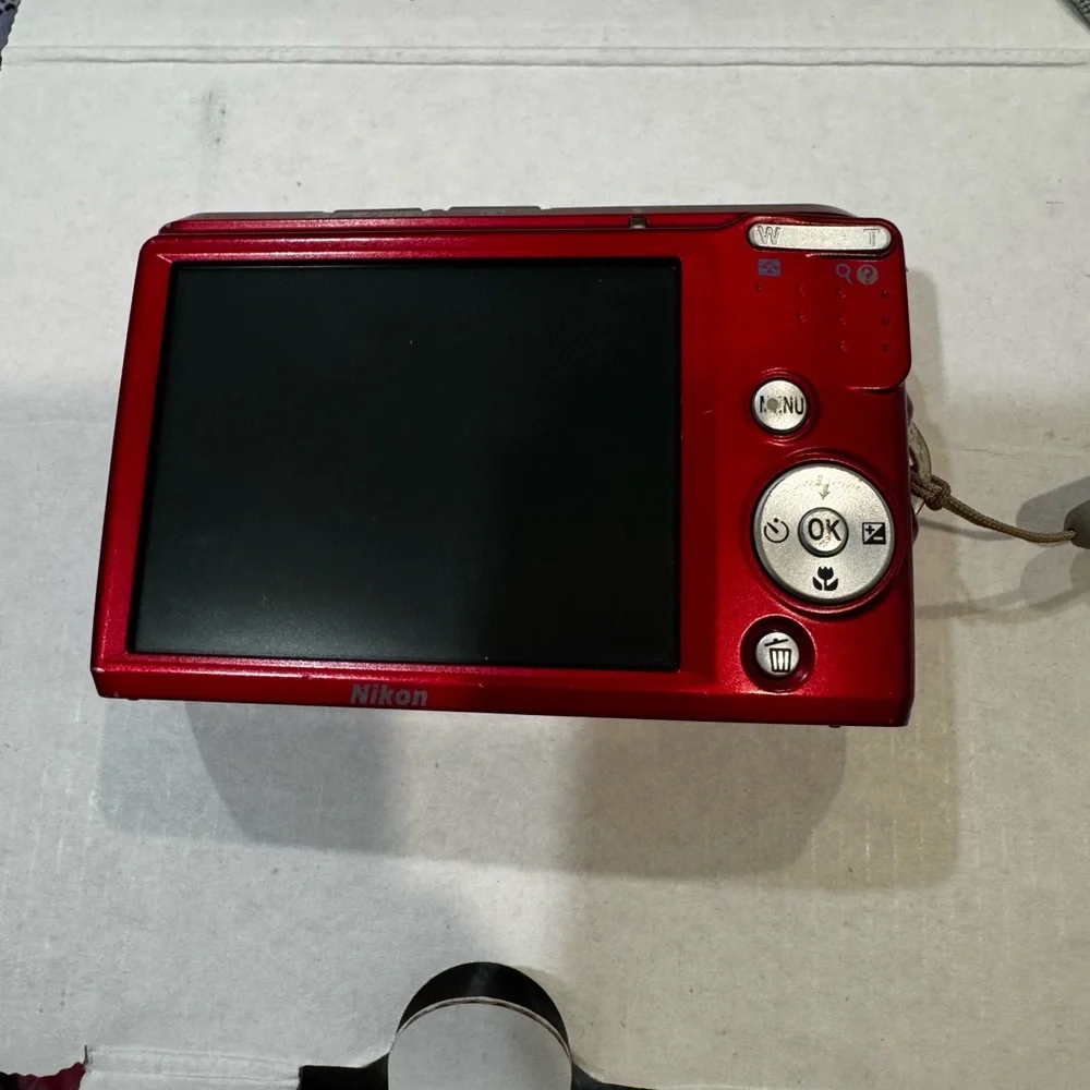 Nikon COOLPIX L18 Digital Camera Box